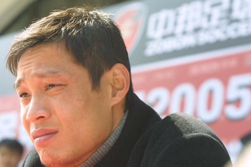 由《蛇之拥抱》导演西罗;格拉执导的新作《等待野蛮人》首发剧照，主演约翰尼;德普、马克;里朗斯亮相，该片由约翰尼;德普、马克;里朗斯、罗伯特;帕丁森主演